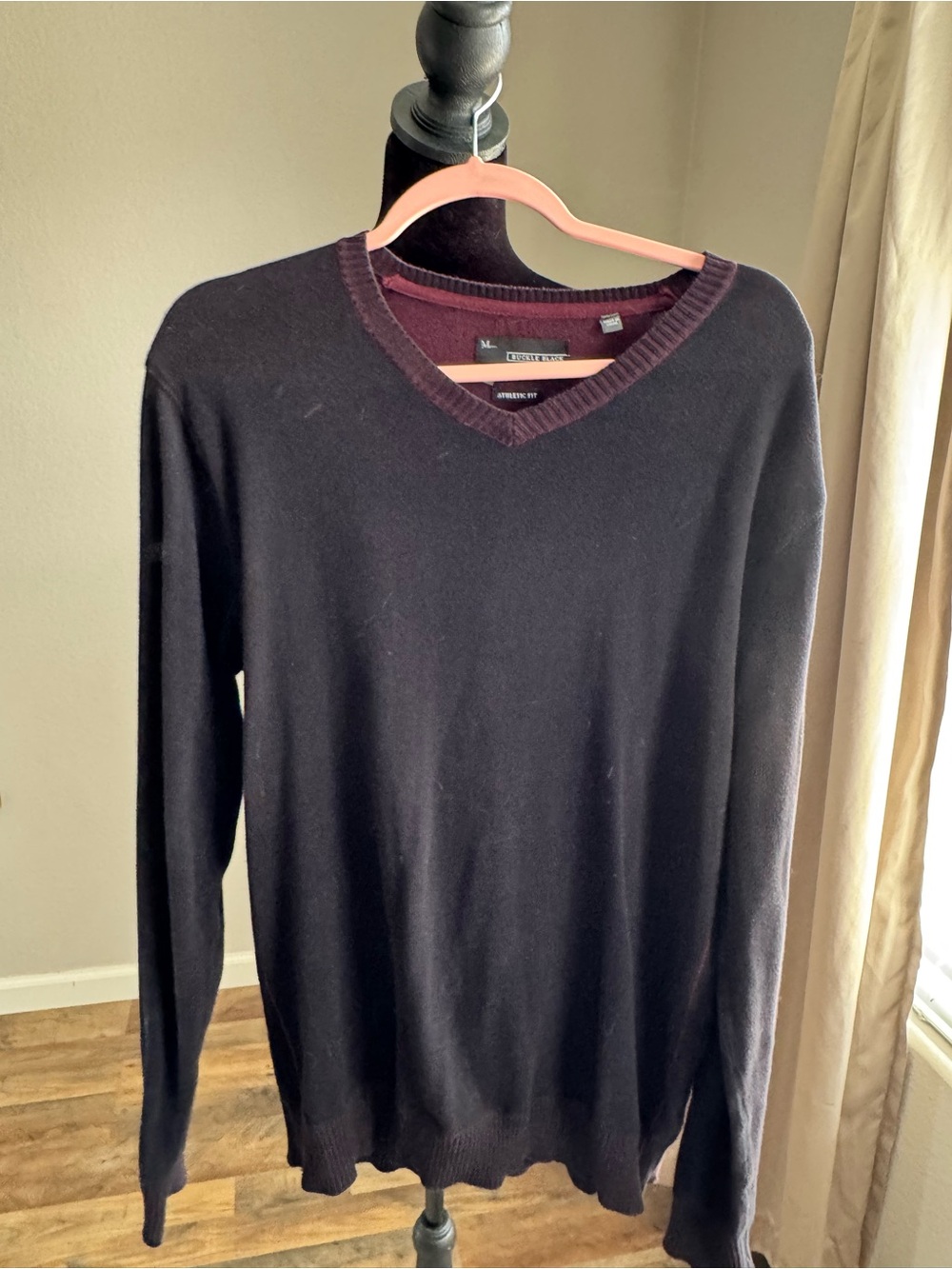Buckle Men’s Black Crewneck Sweater with Burgundy Trim